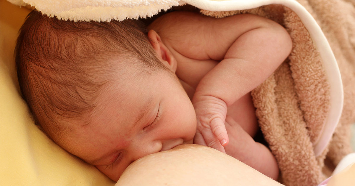 infant-breastfeeding-snuggled-blanket
